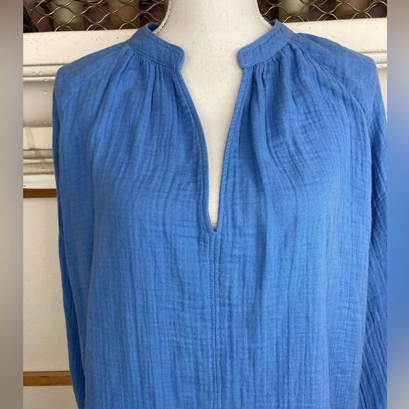 H&M NWT gauzy blouse glowing non sheer + extra button oversized - Picture 3 of 10